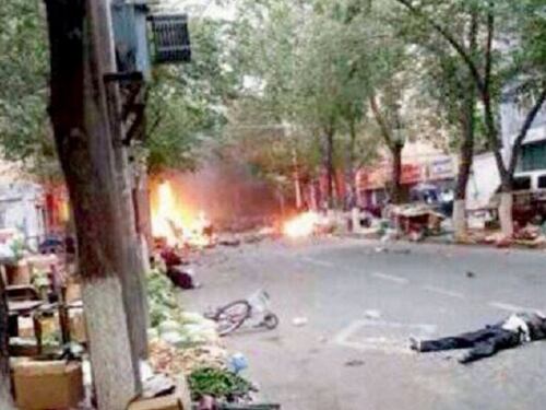 Cina, bombe al mercato nello Xinjiang : oltre 30 morti