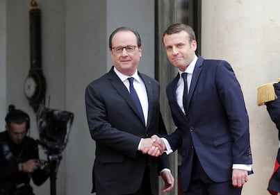 Emmanuel Macron si insedia all'Eliseo: da oggi è ufficialmente presidente 13