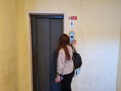 Donne, allarme sicurezza. "Dotiamo anche gli ascensori di telecamere"