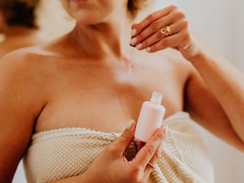 Oli essenziali, quali scegliere come profumo: dal gelsomino al patchouli, le fragranze più avvolgenti