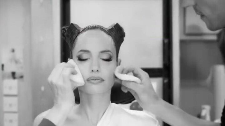 Angelina Jolie diventa la Signora del Male: il video della trasformazione è incredibile