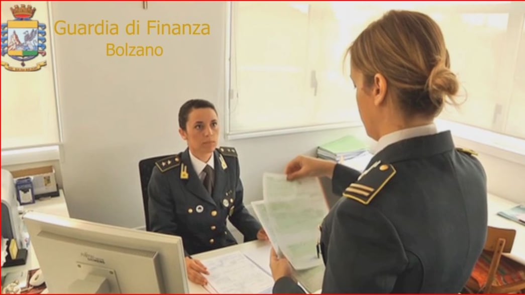 Imprenditore tenta la fuga in aeroporto: arrestato per bancarotta fraudolenta