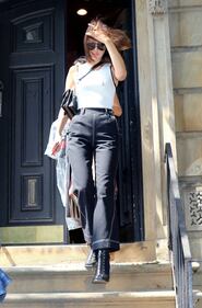 Bella Hadid sexy: la maglia mostra tutto 16