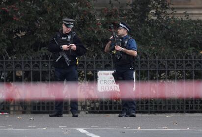 Londra, un'auto sulla folla davanti al museo di storia naturale 4