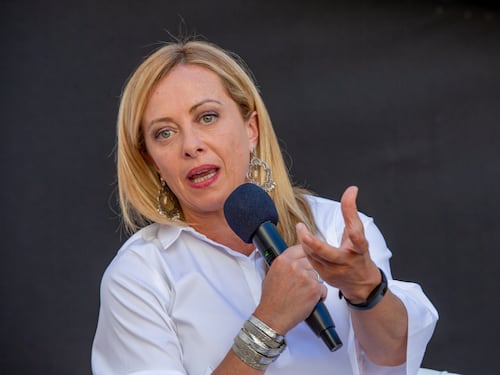 La Meloni smonta la sinistra sul ddl Zan: "Usa i gay come scudi umani"
