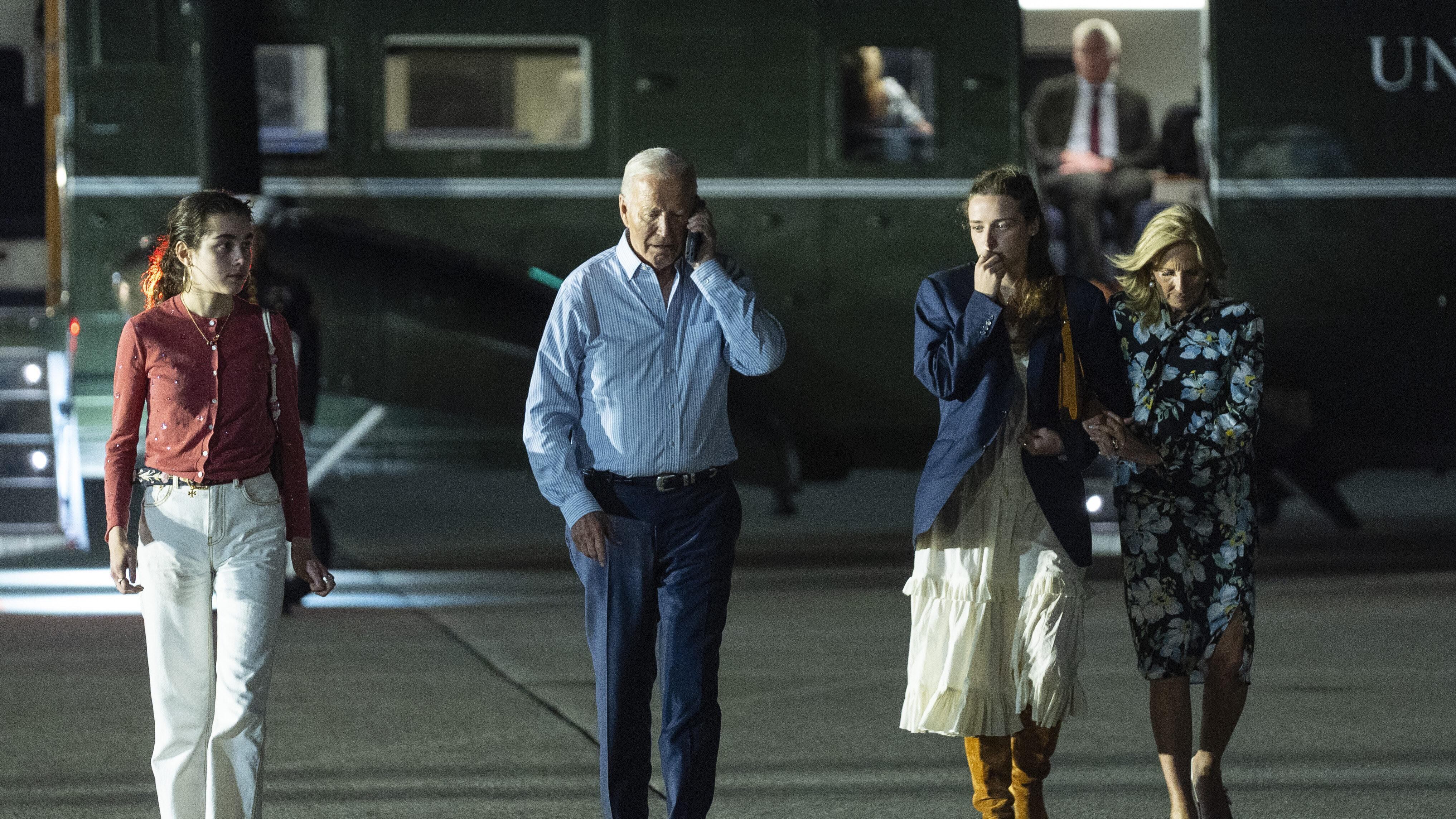 Biden al "conclave" di famiglia. Sul tavolo l'ipotesi passo indietro