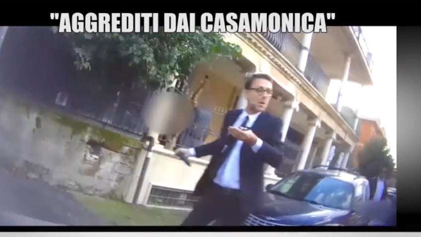"Immobilizzati e derubati", così i Casamonica hanno aggredito l'inviato de Le Iene