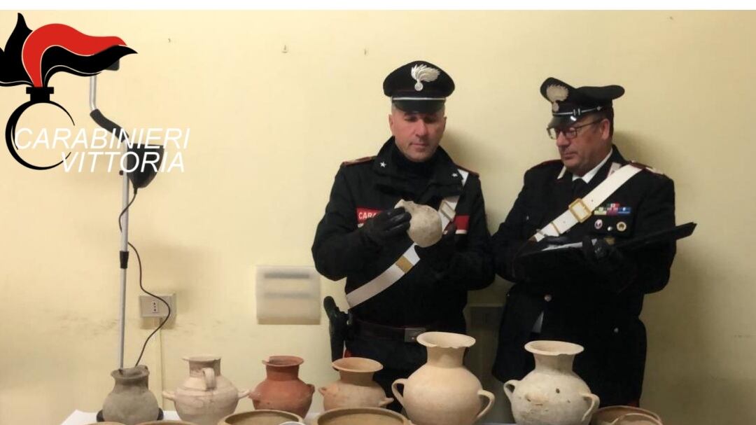 Scavi clandestini nelle necropoli di Ragusa: tre persone denunciate