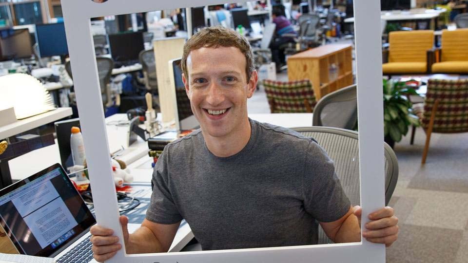 Mark Zuckerberg ha paura di essere spiato?