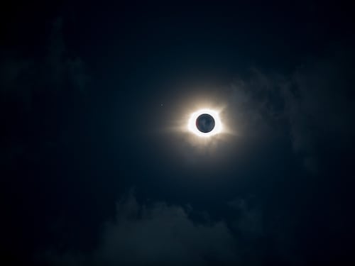 Notte in pieno giorno, in arrivo un'eclissi totale di sole: ecco quando