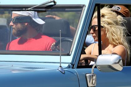 Lady Gaga dopo la spiaggia e con Bradley Cooper 2