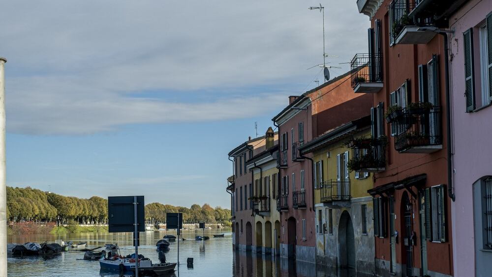 Rischio crolli, chiusi 2 viadotti sull'A26
