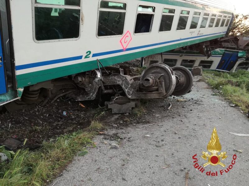 Treno contro un Tir nel Torinese
