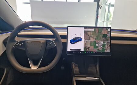Tesla Model 3 restyling, guarda tutte le immagini 12