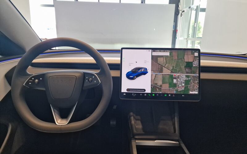 Tesla Model 3 restyling, guarda tutte le immagini 12