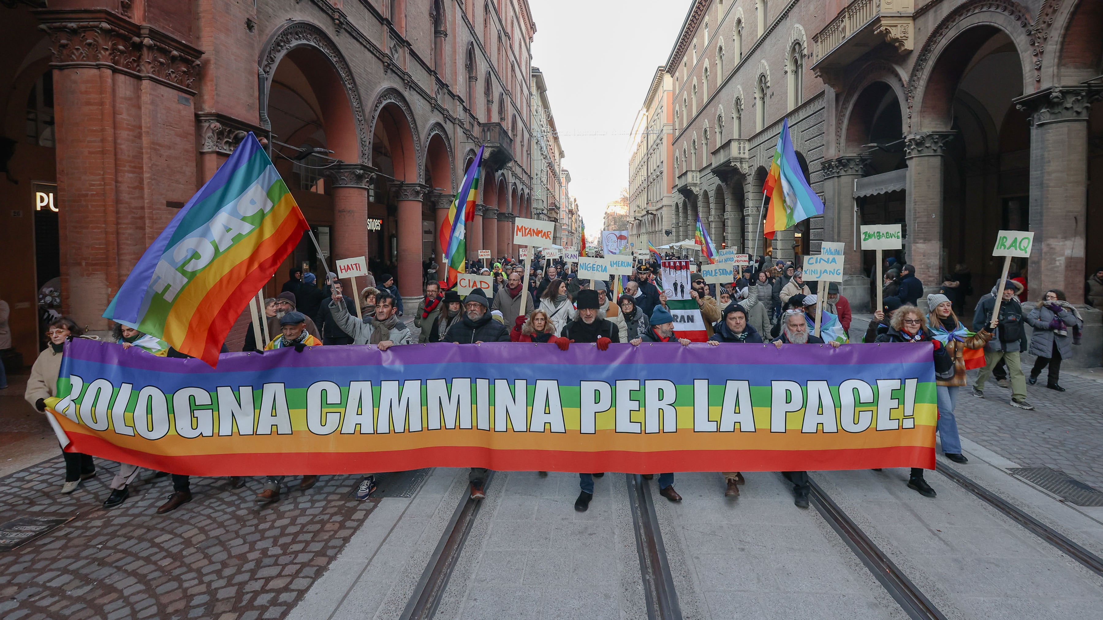 Il dialogo in vetrina, quando l’unità diventa una messa in scena