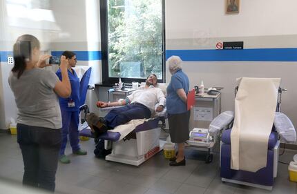 Salvini dona il sangue e scherza: "Ho la pressione alta, dovrei rilassarmi..." 5