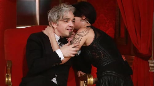 Asia Argento sexy in bikini a righe 17