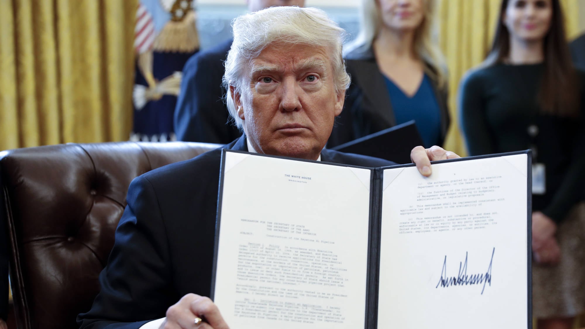 Arriva il giorno del Muro Trump firma e insiste: "Lo pagherà il Messico"