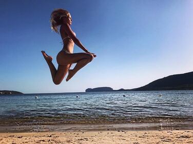 Mercedesz Henger sexy in bikini a fascia 2