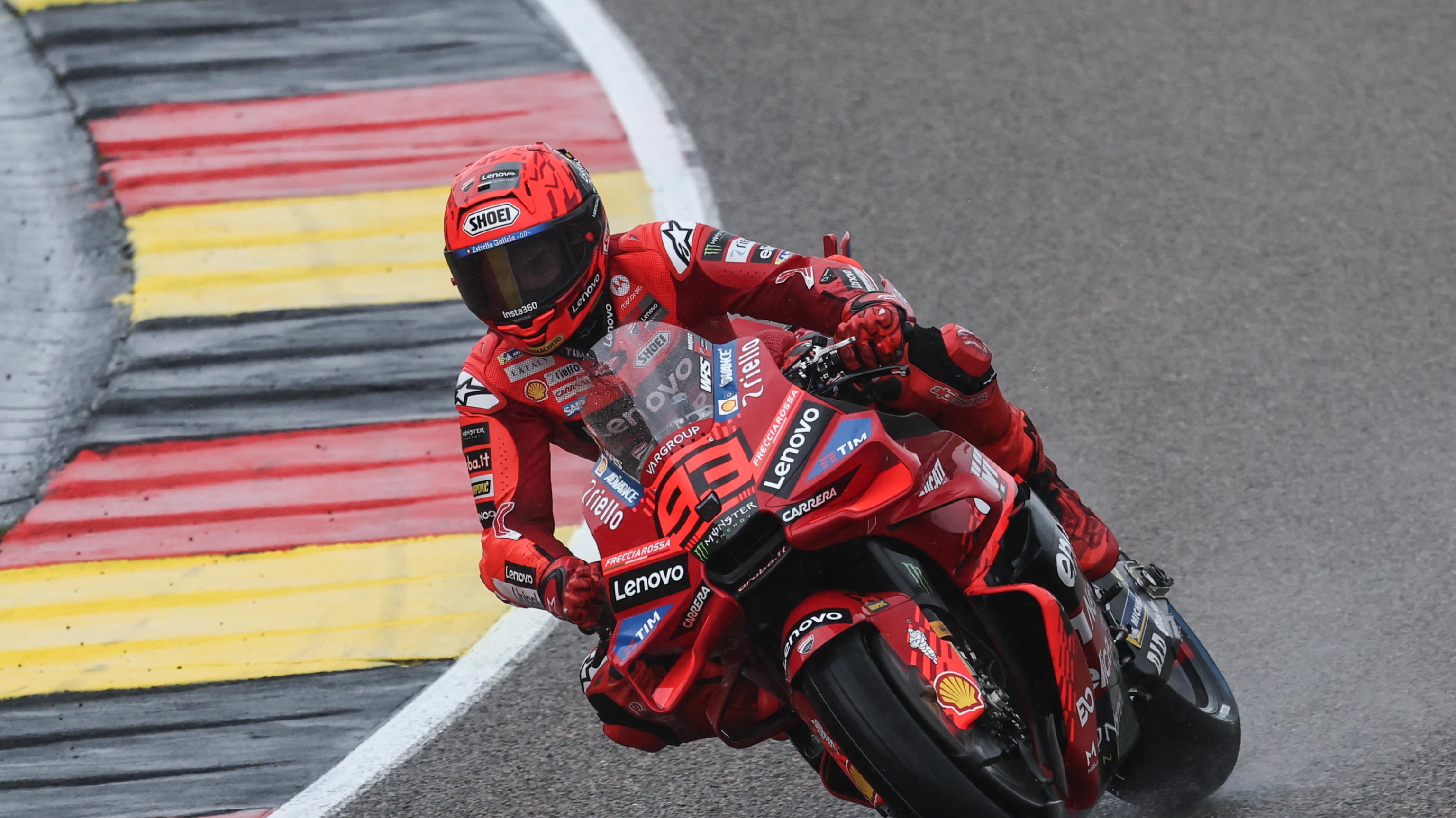 MotoGP, Marc Marquez domina in Germania e conquista la Sprint Race. Delude Bagnaia