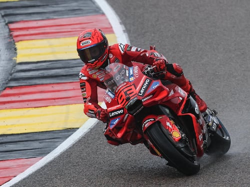 MotoGP, Marc Marquez domina in Germania e conquista la Sprint Race. Delude Bagnaia