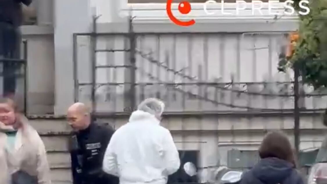 Urla "Allah Akbar" ai poliziotti: 30enne ucciso alla periferia di Parigi