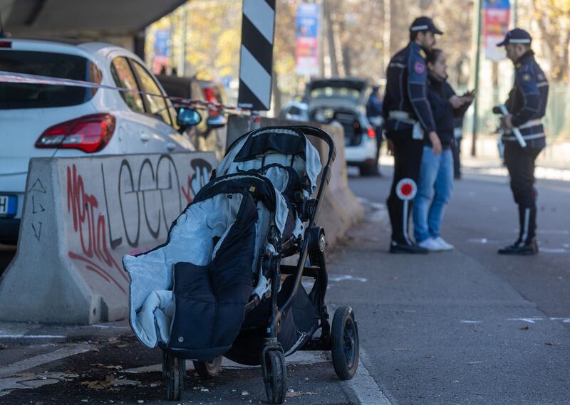  Milano, tir travolge mamma a passeggio con i suoi bambini. Le immagini dell'incidente 5