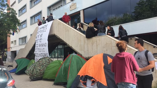 Idonei, ma senza un posto-letto: gli studenti montano le tende all'università 1