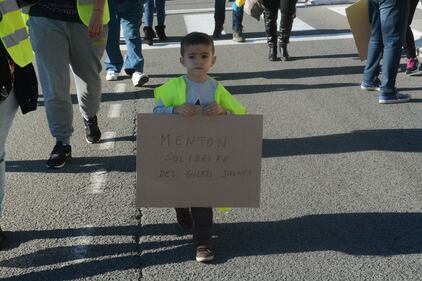 La marcia dei gilet jaunes verso la frontiera di Ventimiglia 9