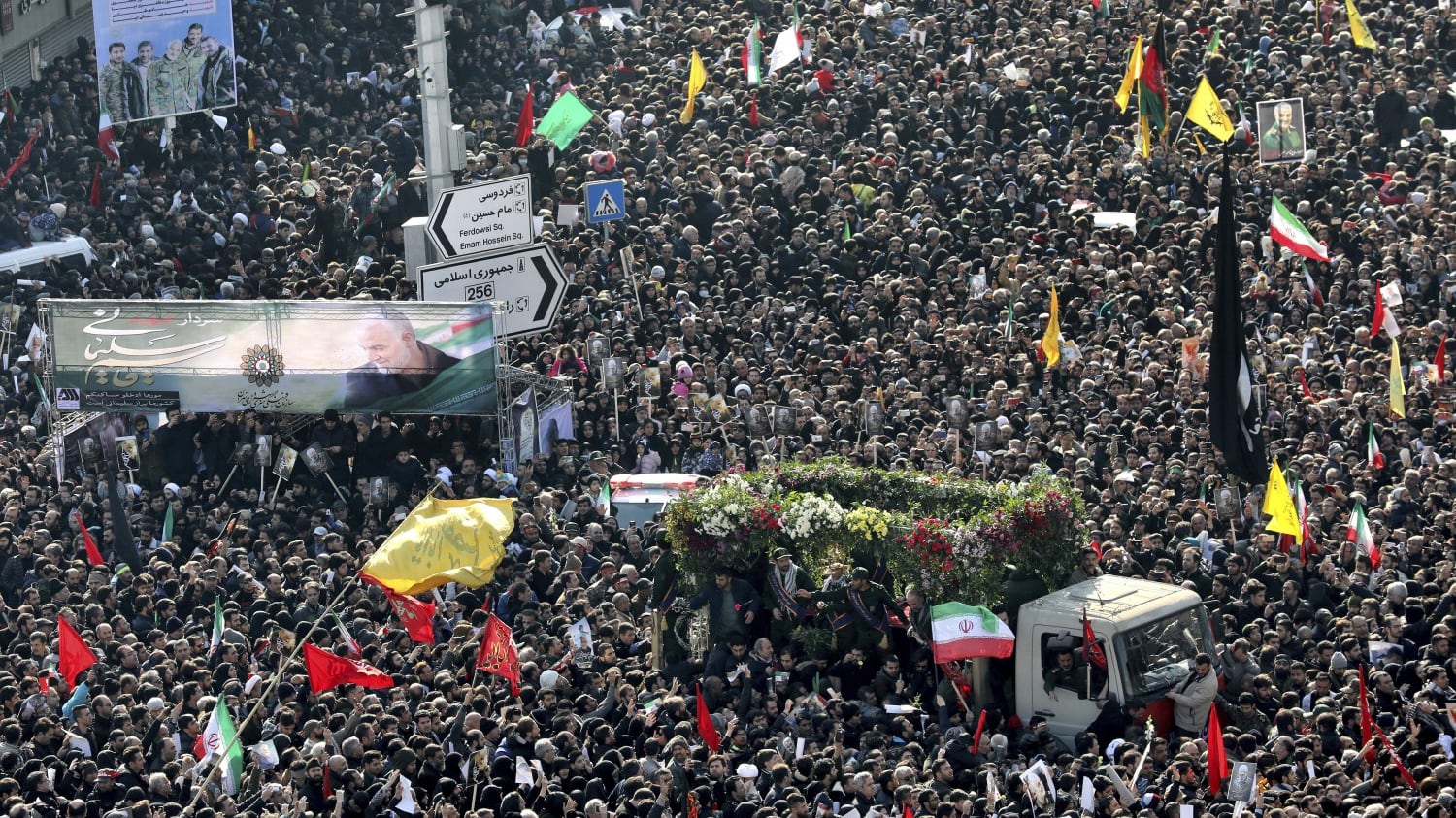 Soleimani, funerali tragici: 56 morti nella folla impazzita