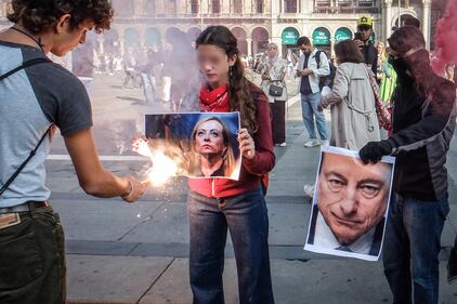 Corteo studentesco, a Milano la protesta contro Draghi e Meloni 8