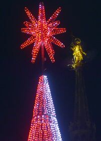 Milano, Luna piena e Albero di Natale 5