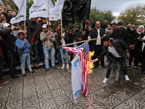 Gerusalemme, tensione altissima. L'Iran minaccia: "La Palestina sarà liberata"