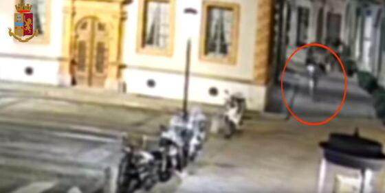 Rapinatori in azione a Milano 4