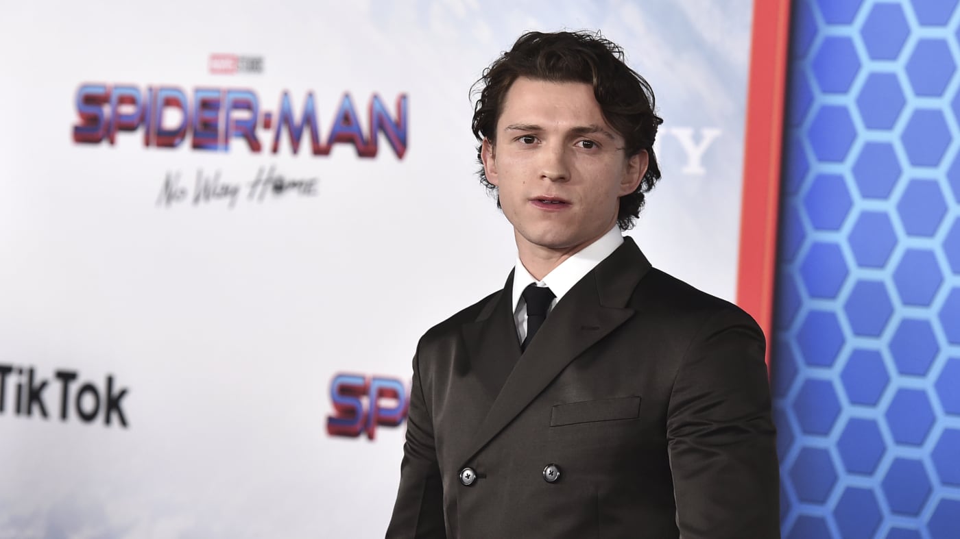 Incidente sul set di Spiderman, Tom Holland finisce in ospedale: cosa è successo