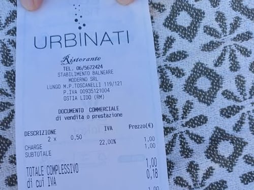 Scontrini folli, al lido di Ostia si paga per caricare il telefono: ecco quanto costa