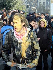Milano, scontri al corteo 1