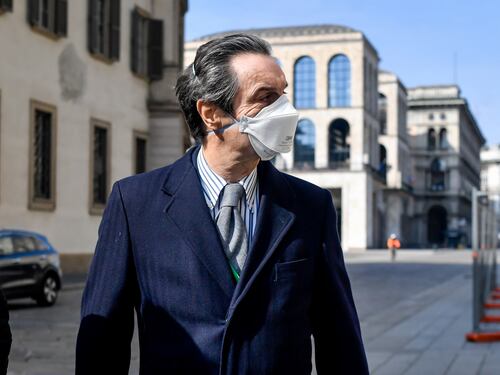 Lombardia, caso camici: verifiche sul ruolo del governatore Fontana