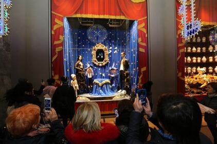 Natale alla Rinascente con le vetrine di Dolce & Gabbana 1