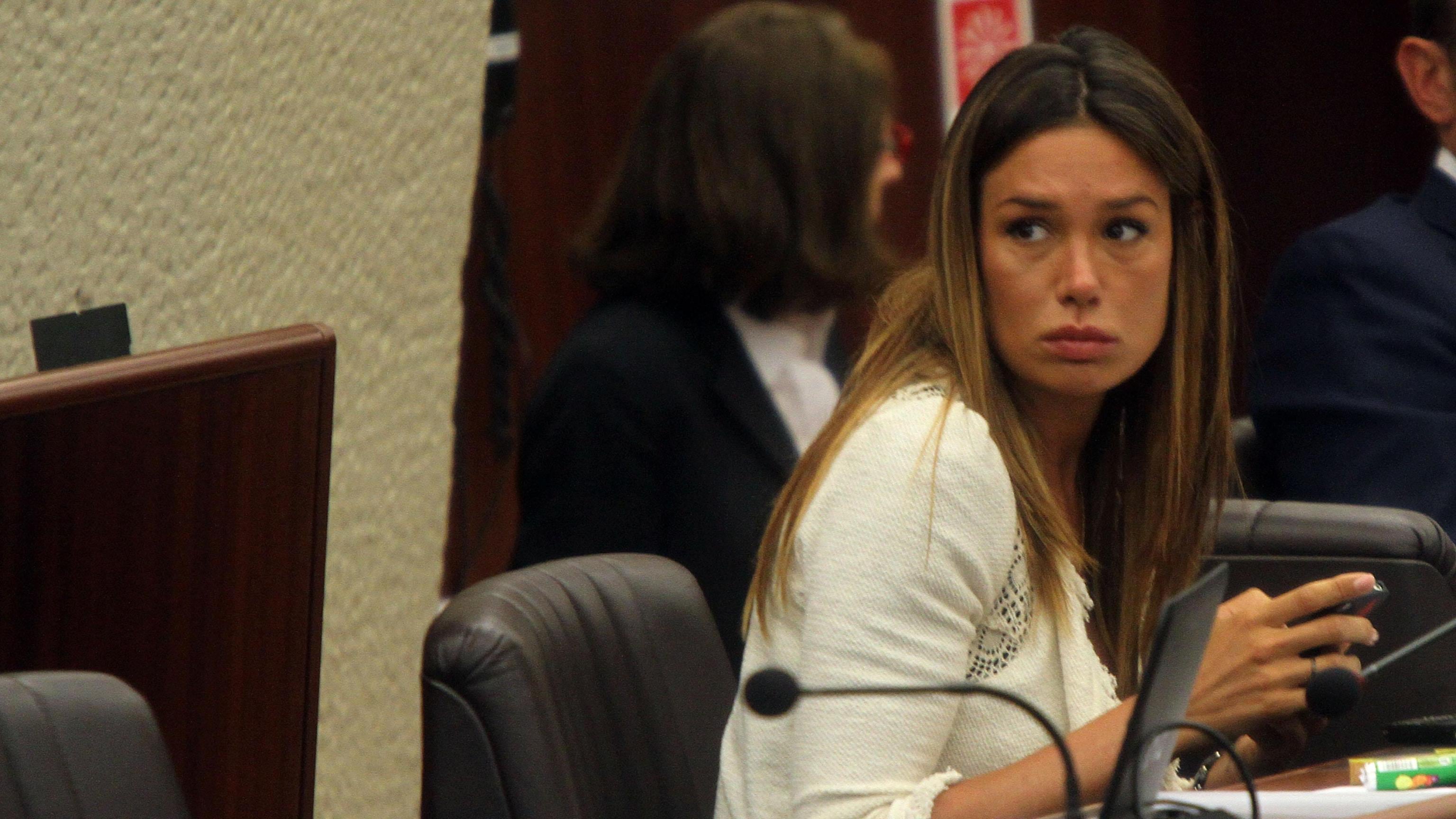 Se lascia Nicole deve andarsene anche Penati