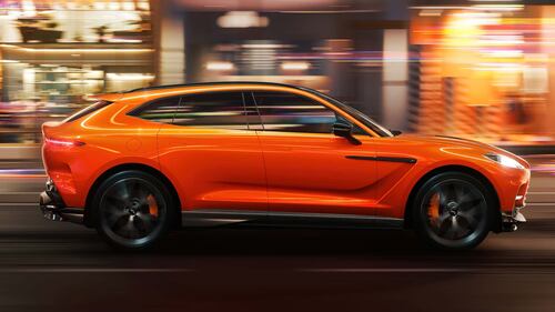 Aston Martin DBX707 restyling, guarda tutte le foto 1