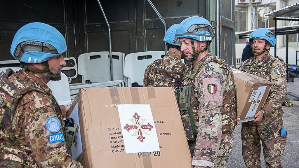 Caschi Blu, consegnata a Tiro dal contingente italiano un'ambulanza per la cura dei pazienti critici