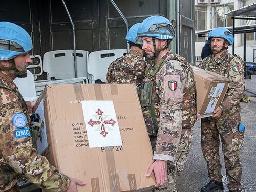 Caschi Blu, consegnata a Tiro dal contingente italiano un'ambulanza per la cura dei pazienti critici