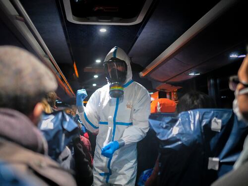 Coronavirus, allarme dell’Oms: "Mancano dispositivi di protezione"