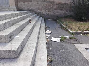 Roma, il degrado del quartiere Porta Pia 24