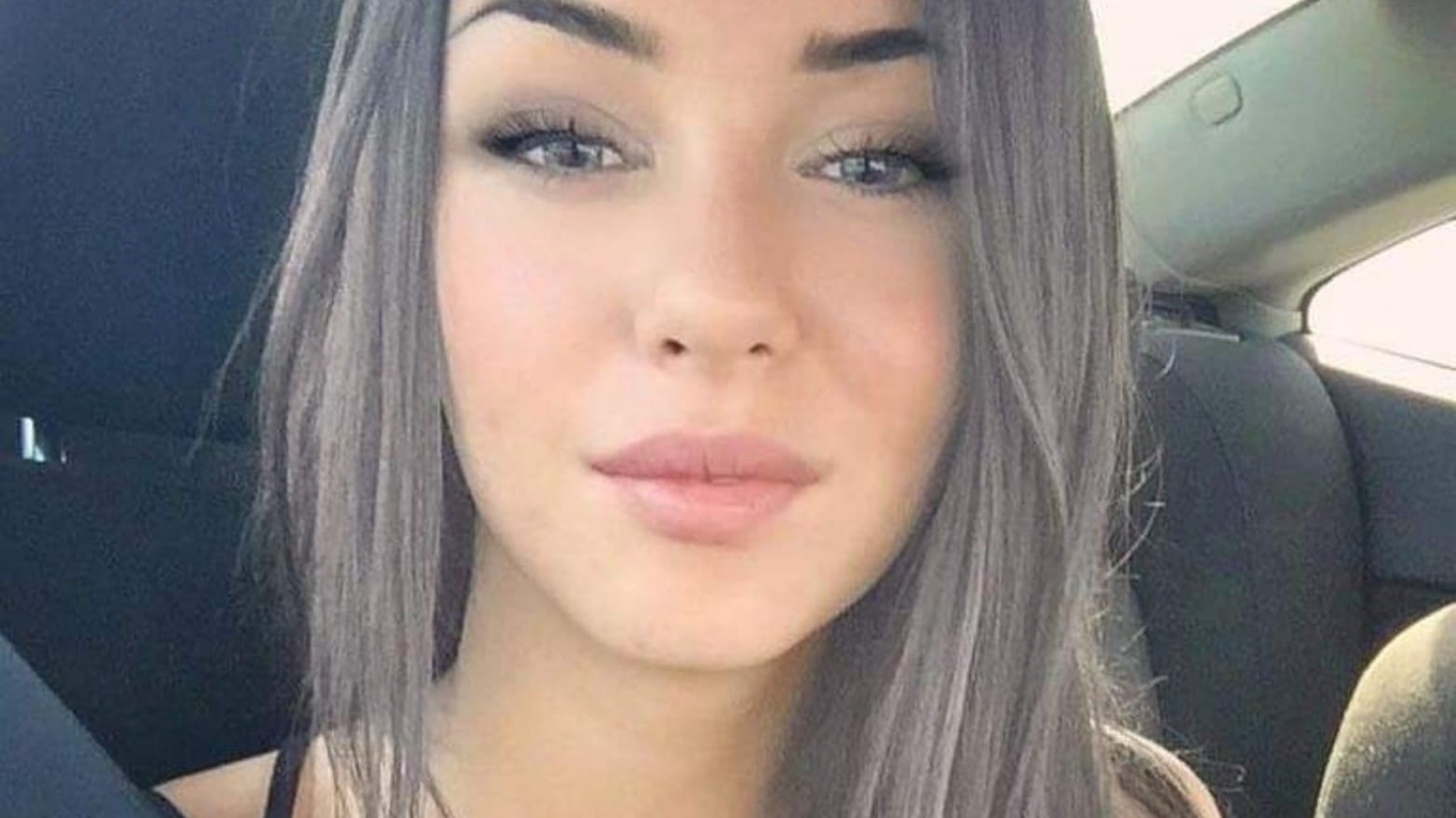 "Non dovevi venire. Vattene". Tensione e lacrime al funerale di Miriam
