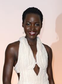L'abito di Lupita Nyong'o con 6mila perle 8