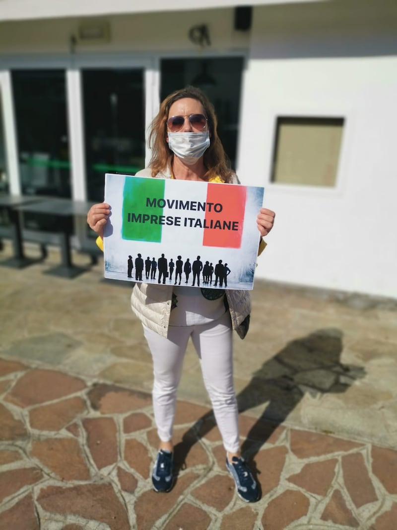 Le partite Iva in piazza contro il governo Conte a Sanremo 9