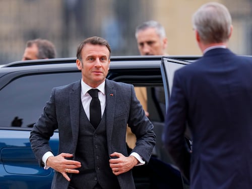 Macron, missione sull'isola dell'inferno